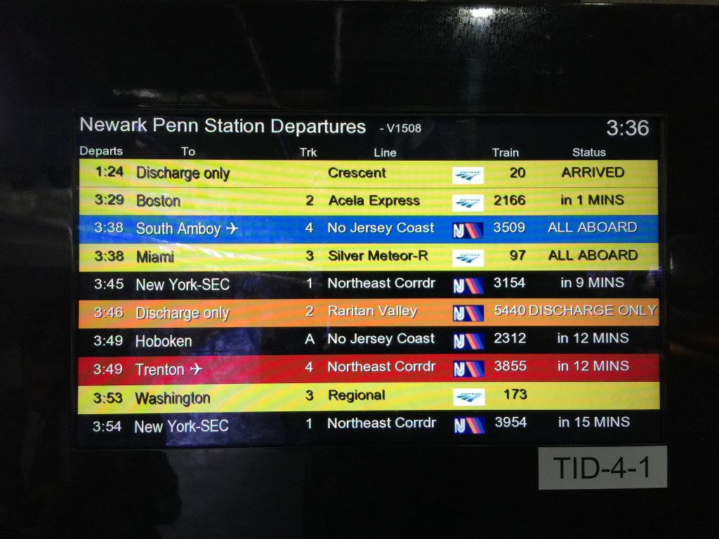 图:不同的颜色代表不同的铁路公司,看得眼花缭乱